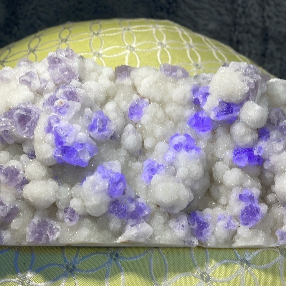 AMAZING- STRONG UV -LARGE sugar calcite with amazing baby purple cubes- 7”x4”x2” - Picture 4 of 10